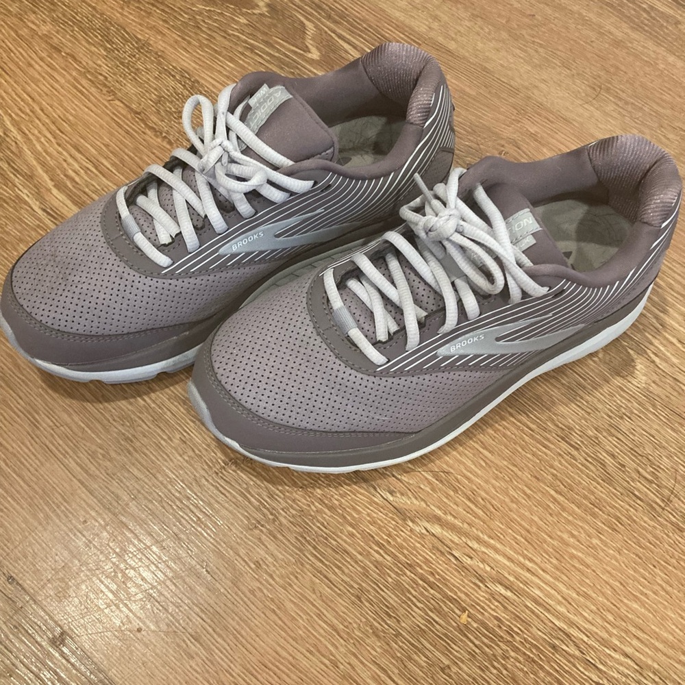 Brooks Addiction Walker Suede Light Purple size 9 wide